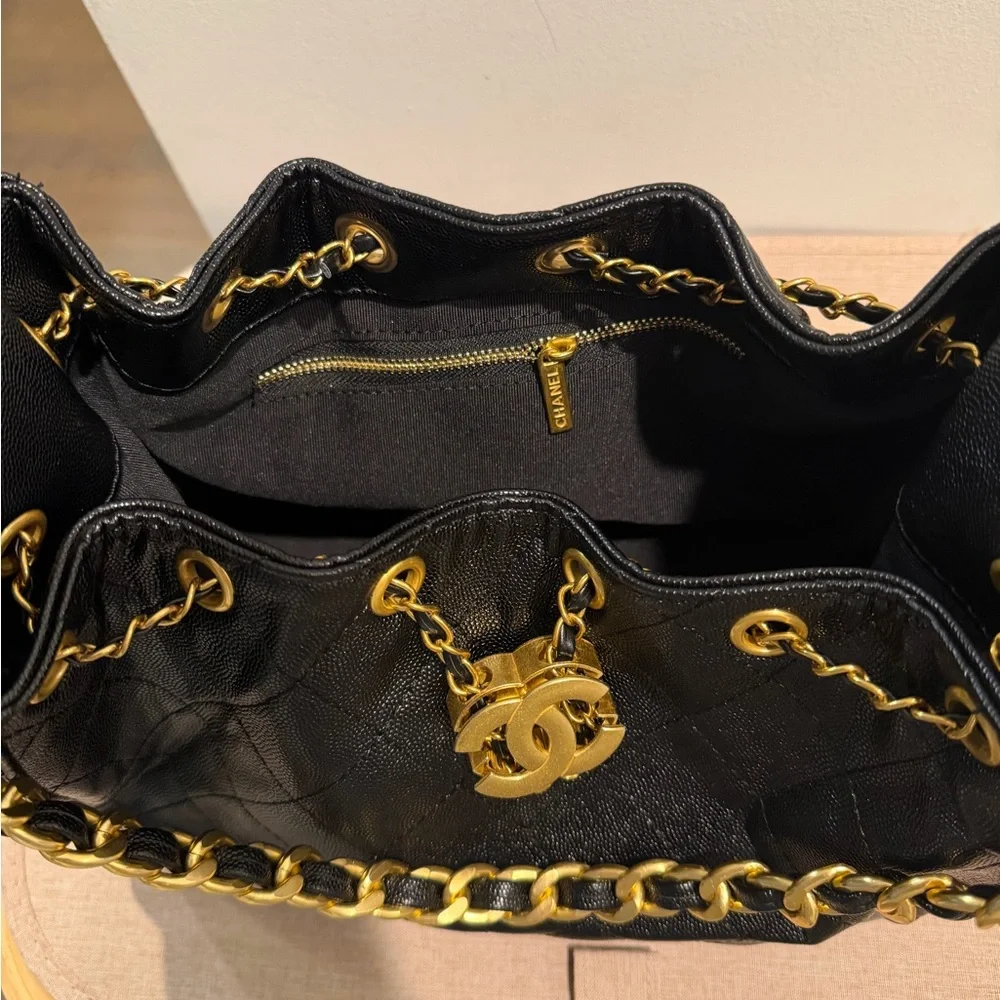 CHANEL 25 Small Black Quilted Leather Shoulder Bag with Gold Hardware and Chain - Picture 4 of 4